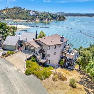 Lakefront Luxury | Private Dock & Wine Country